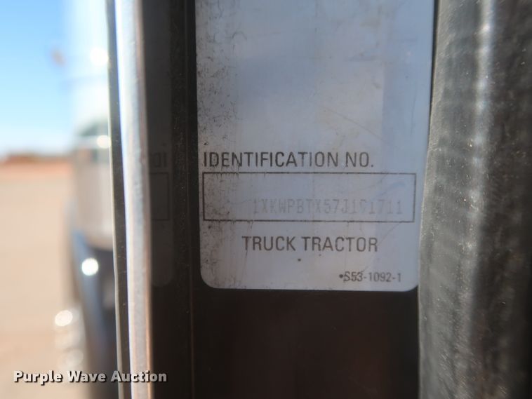 image for item DJ1928 2007 Kenworth W900  semi truck