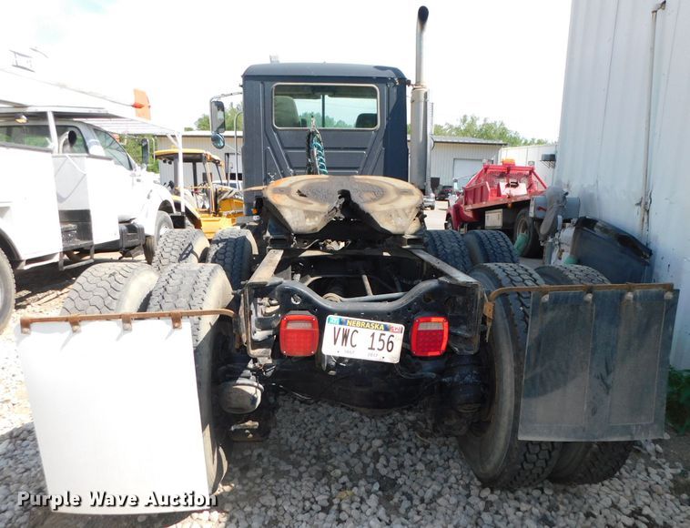 image for item DK8570 2005 Mack CV700  semi truck