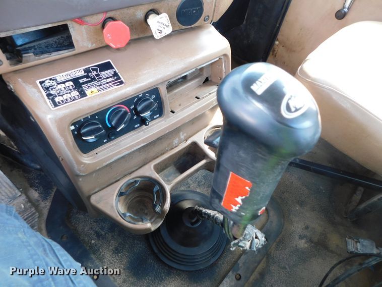 image for item DK8570 2005 Mack CV700  semi truck