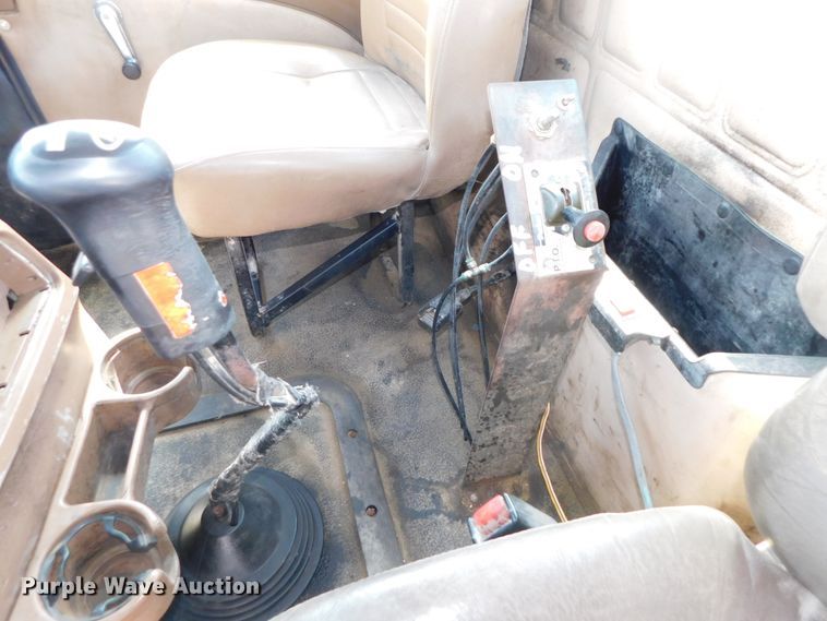 image for item DK8570 2005 Mack CV700  semi truck