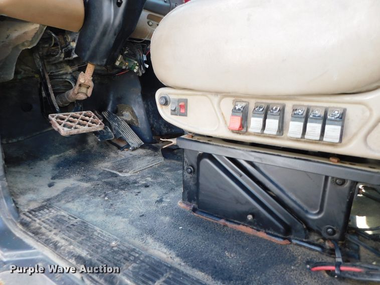 image for item DK8570 2005 Mack CV700  semi truck