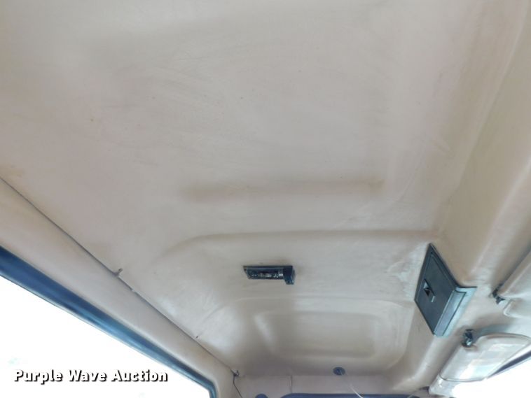 image for item DK8570 2005 Mack CV700  semi truck