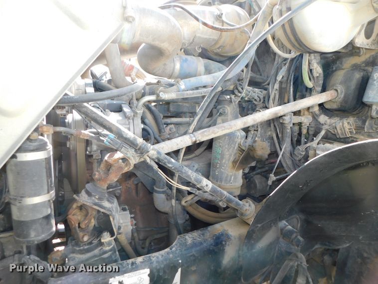 image for item DK8570 2005 Mack CV700  semi truck