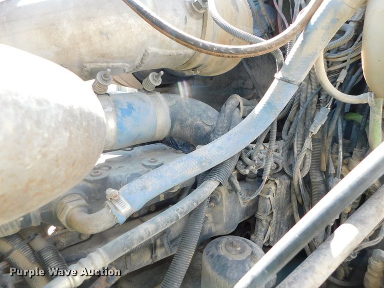 image for item DK8570 2005 Mack CV700  semi truck