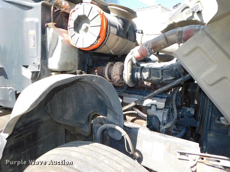 image for item DK8570 2005 Mack CV700  semi truck