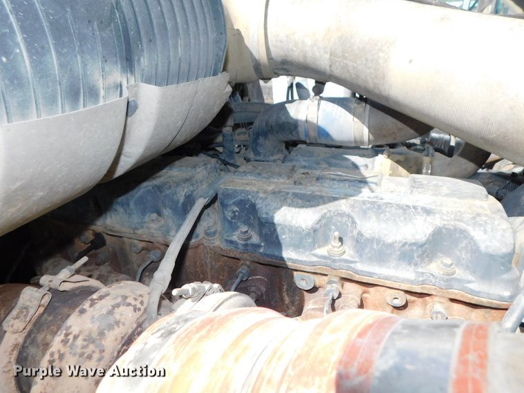 image for item DK8570 2005 Mack CV700  semi truck