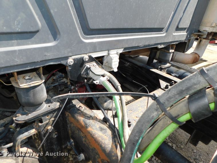 image for item DK8570 2005 Mack CV700  semi truck