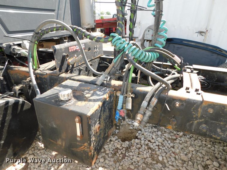 image for item DK8570 2005 Mack CV700  semi truck