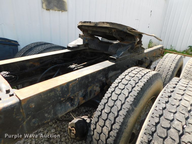 image for item DK8570 2005 Mack CV700  semi truck