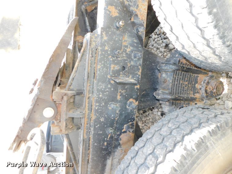 image for item DK8570 2005 Mack CV700  semi truck