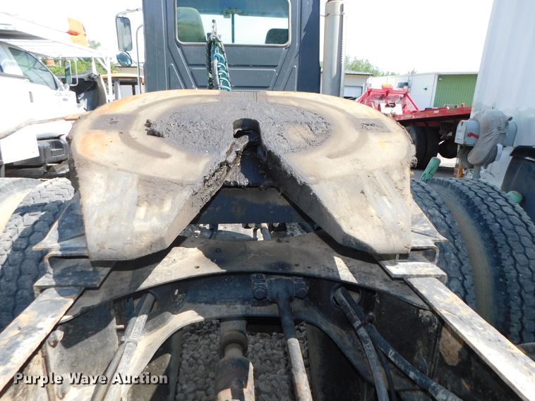 image for item DK8570 2005 Mack CV700  semi truck