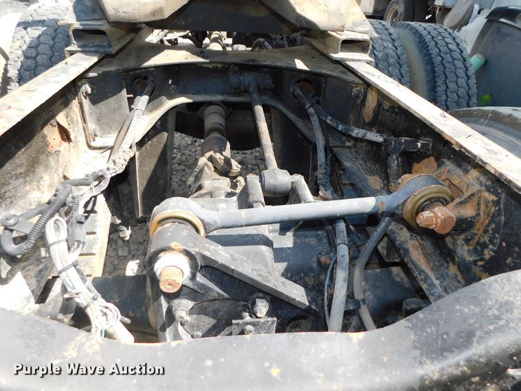 image for item DK8570 2005 Mack CV700  semi truck