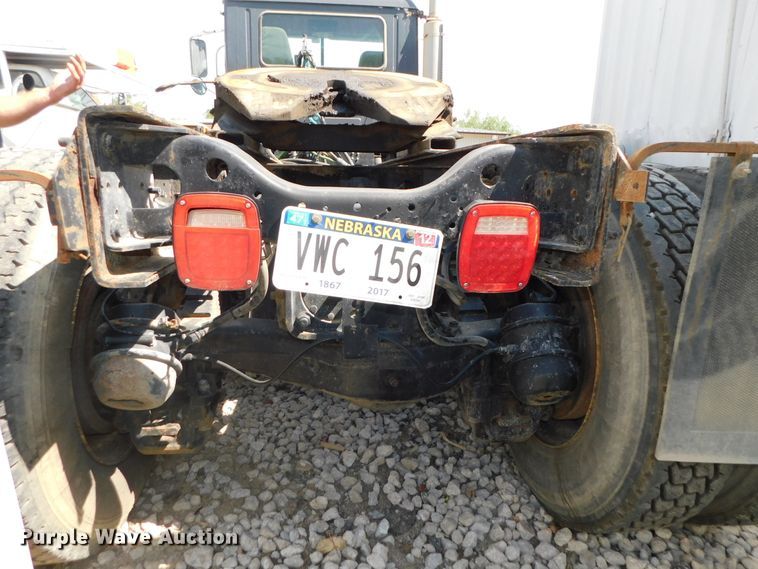 image for item DK8570 2005 Mack CV700  semi truck