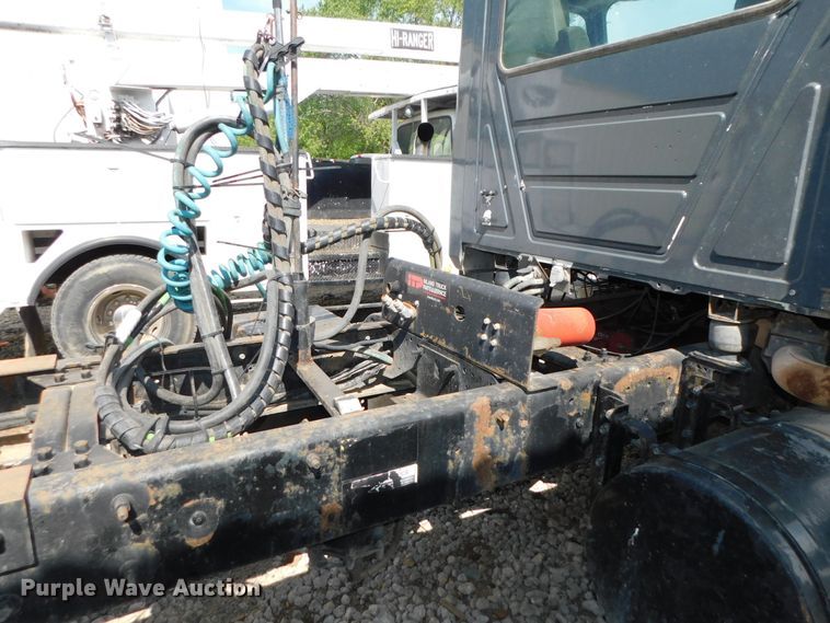 image for item DK8570 2005 Mack CV700  semi truck