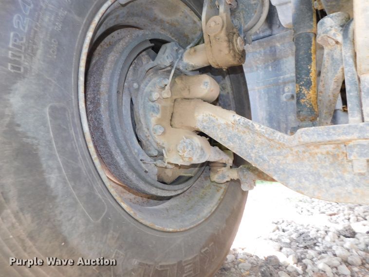 image for item DK8570 2005 Mack CV700  semi truck