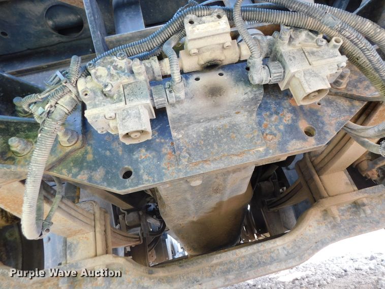 image for item DK8570 2005 Mack CV700  semi truck