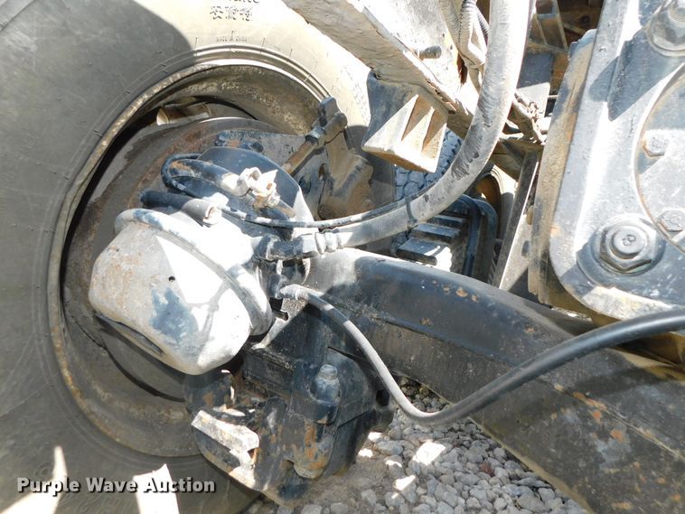 image for item DK8570 2005 Mack CV700  semi truck