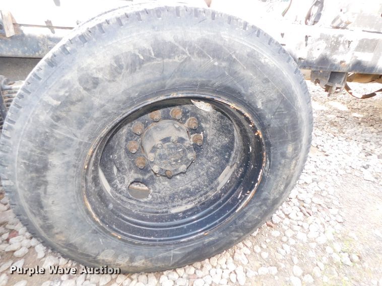 image for item DK8570 2005 Mack CV700  semi truck