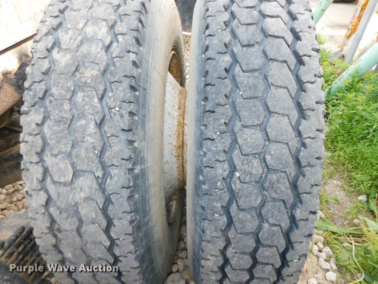 image for item DK8570 2005 Mack CV700  semi truck