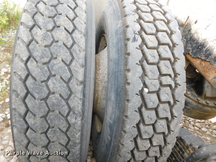 image for item DK8570 2005 Mack CV700  semi truck