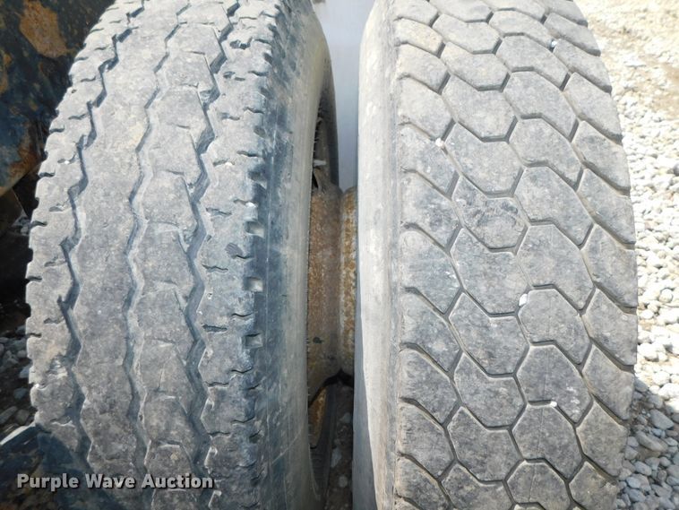 image for item DK8570 2005 Mack CV700  semi truck