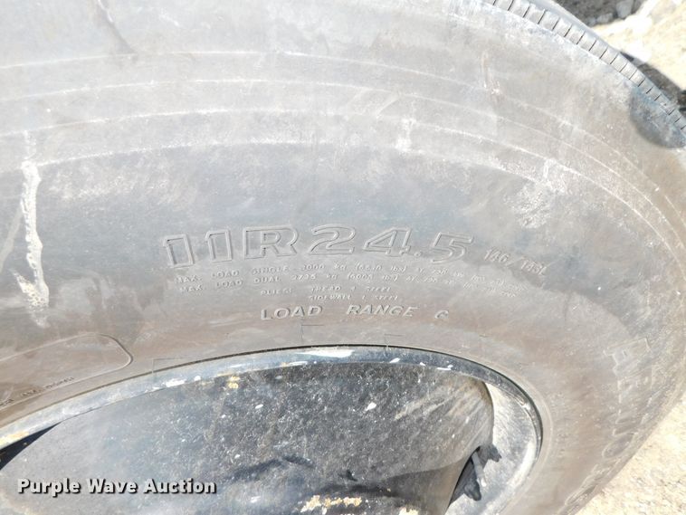 image for item DK8570 2005 Mack CV700  semi truck