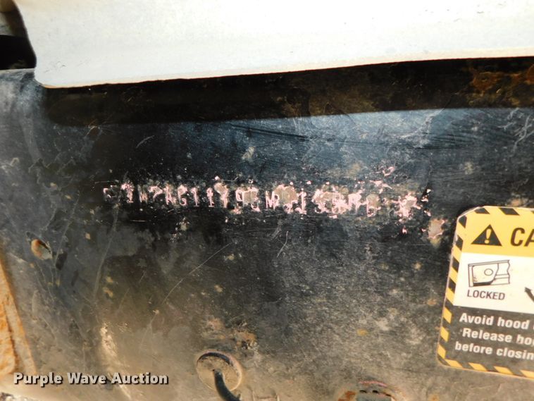 image for item DK8570 2005 Mack CV700  semi truck