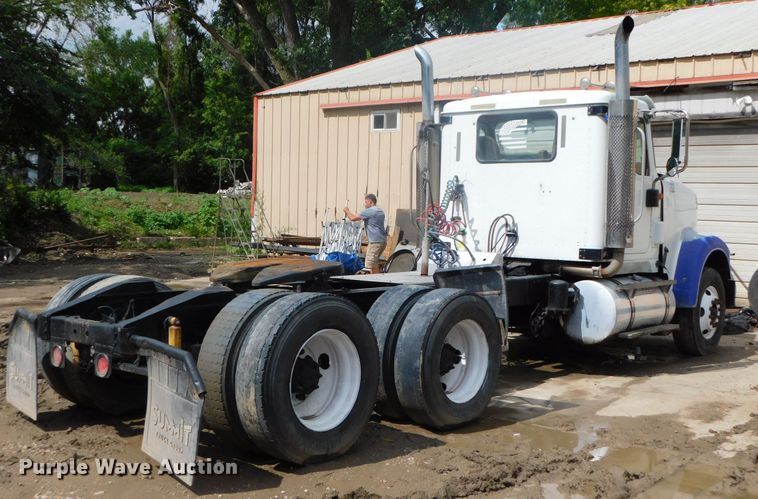 image for item DK8580 2005 International 9900i  semi truck