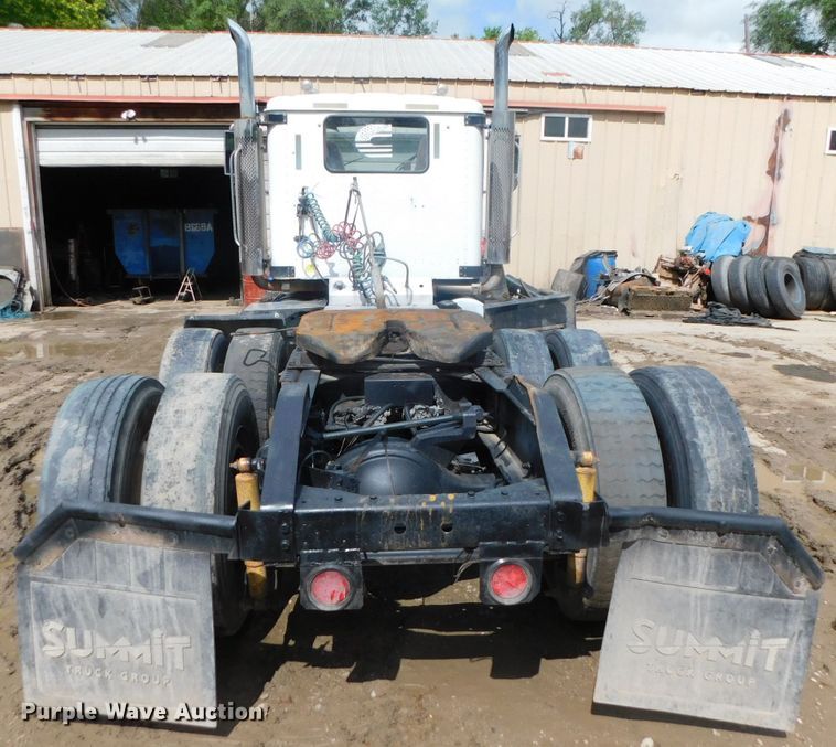 image for item DK8580 2005 International 9900i  semi truck