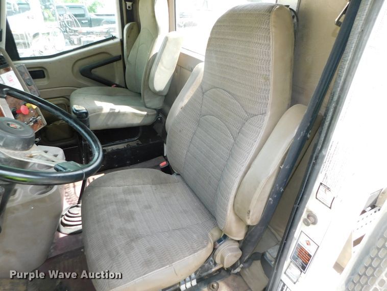 image for item DK8580 2005 International 9900i  semi truck