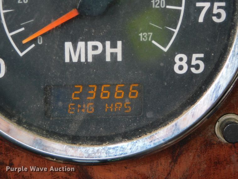 image for item DK8580 2005 International 9900i  semi truck