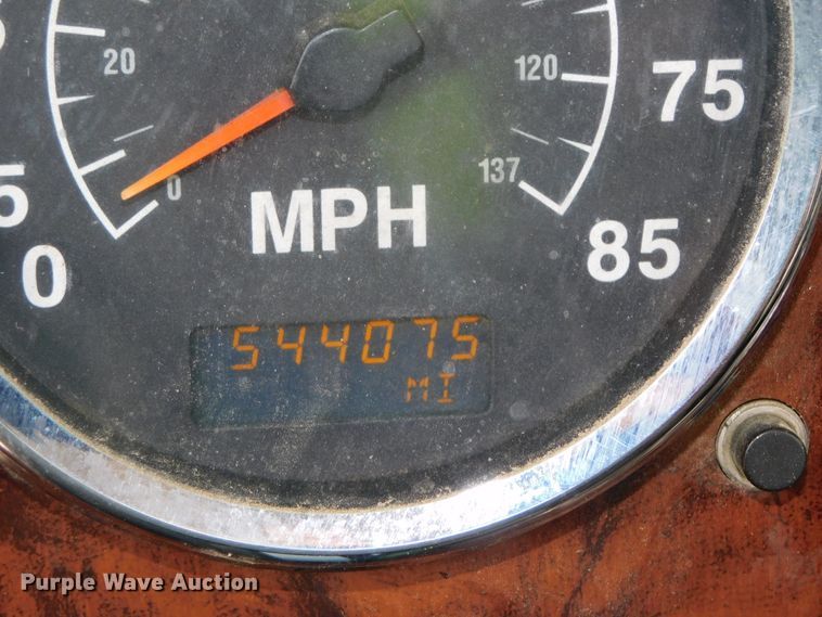 image for item DK8580 2005 International 9900i  semi truck