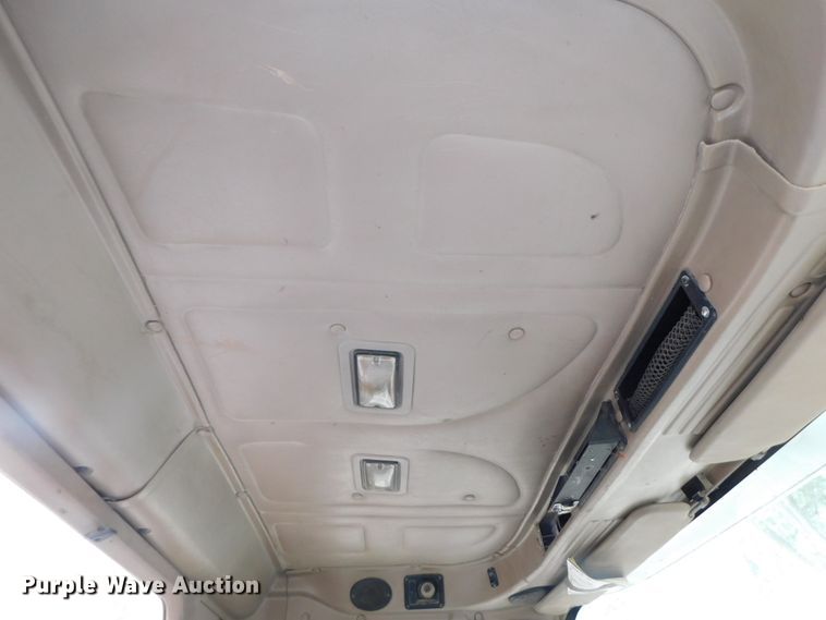 image for item DK8580 2005 International 9900i  semi truck