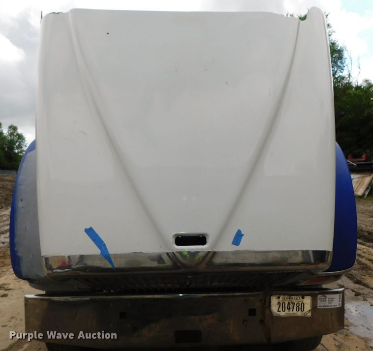 image for item DK8580 2005 International 9900i  semi truck