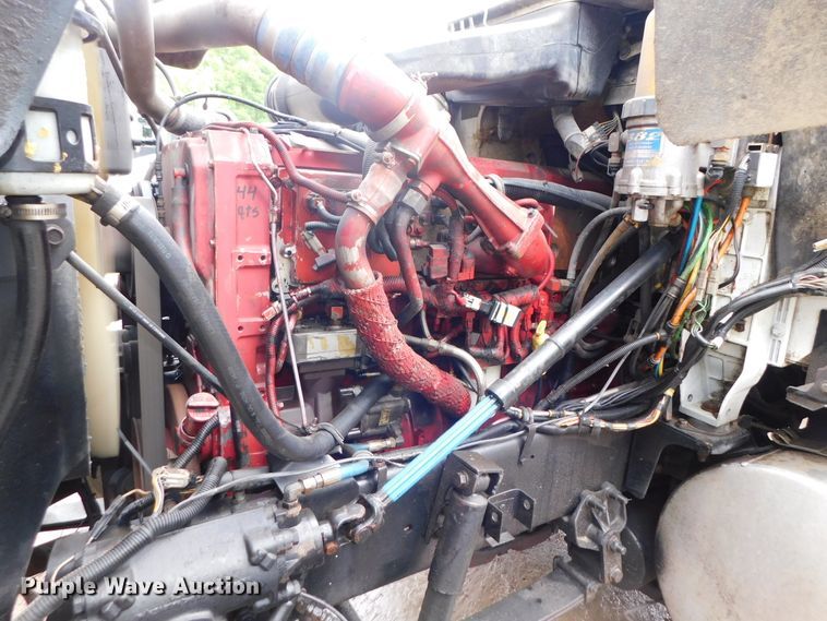 image for item DK8580 2005 International 9900i  semi truck