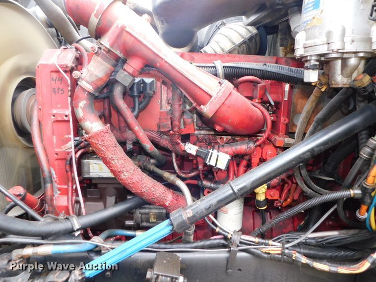 image for item DK8580 2005 International 9900i  semi truck