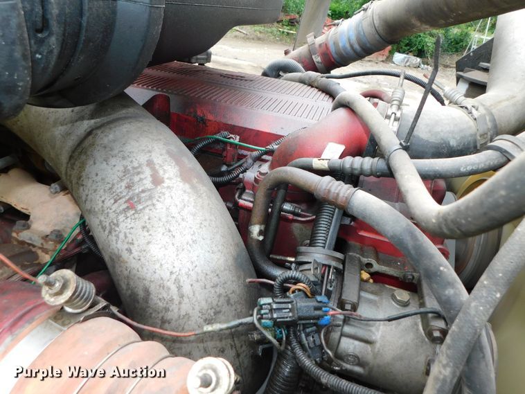 image for item DK8580 2005 International 9900i  semi truck