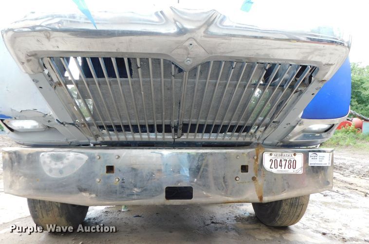 image for item DK8580 2005 International 9900i  semi truck