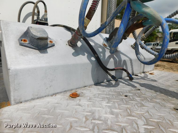 image for item DK8580 2005 International 9900i  semi truck