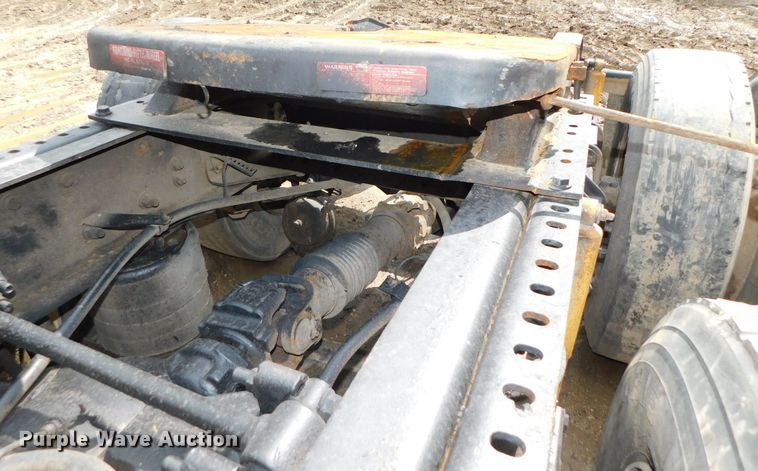 image for item DK8580 2005 International 9900i  semi truck