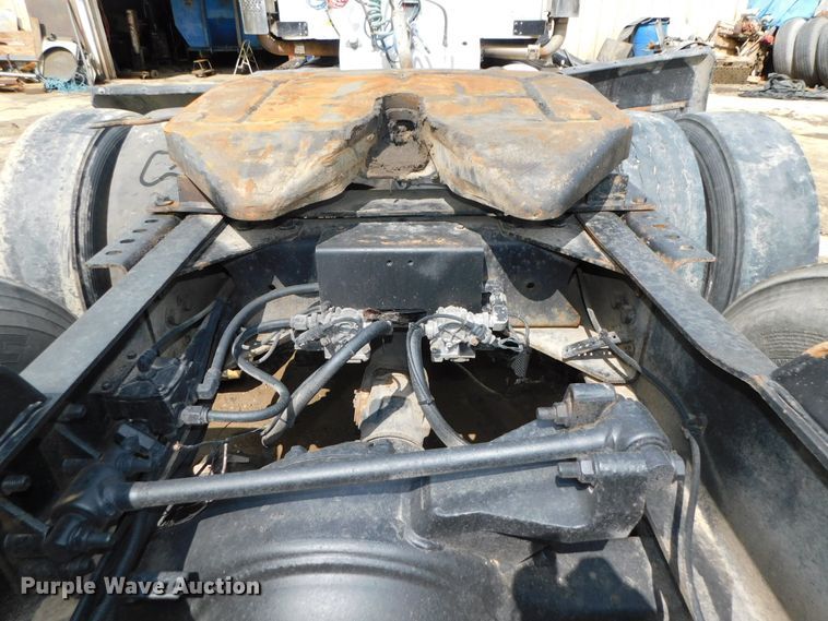 image for item DK8580 2005 International 9900i  semi truck