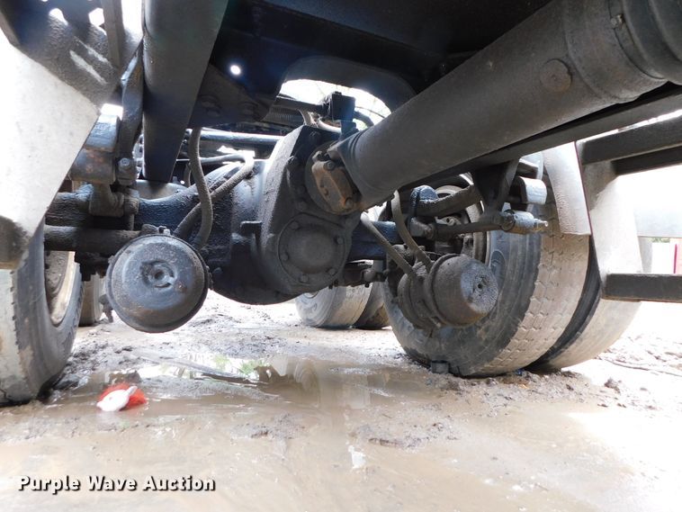 image for item DK8580 2005 International 9900i  semi truck