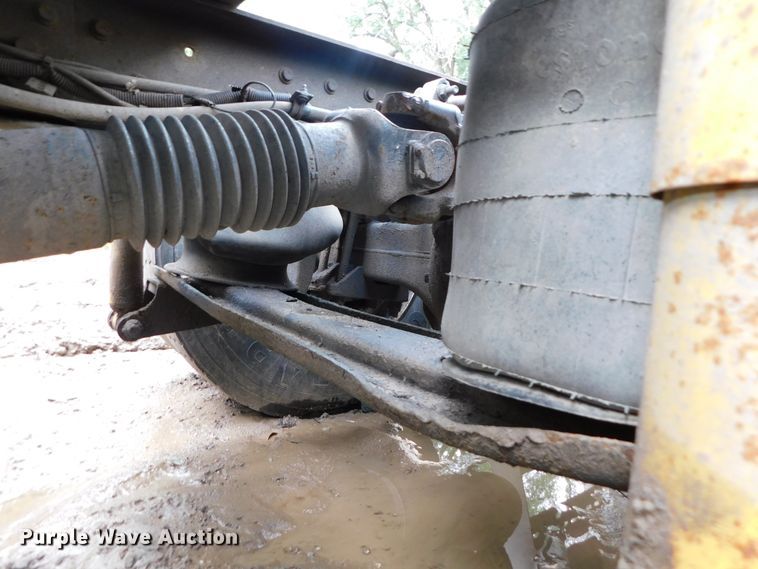 image for item DK8580 2005 International 9900i  semi truck