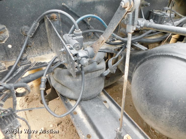 image for item DK8580 2005 International 9900i  semi truck