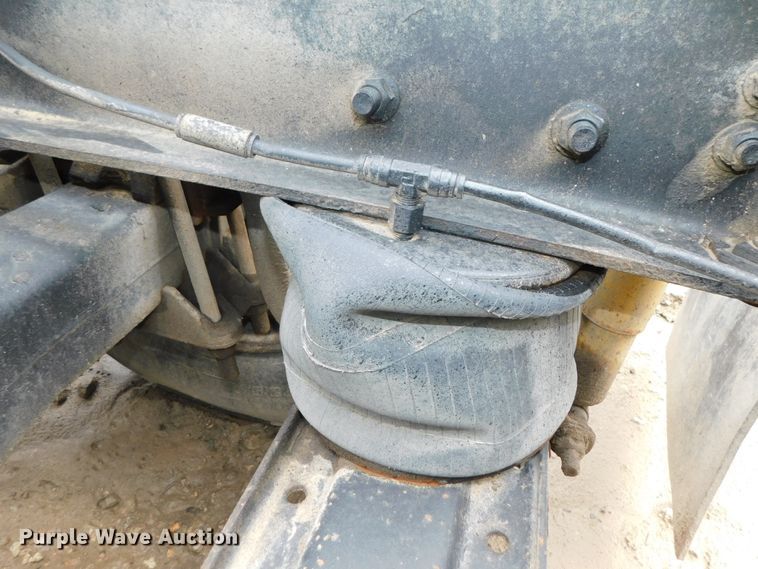 image for item DK8580 2005 International 9900i  semi truck