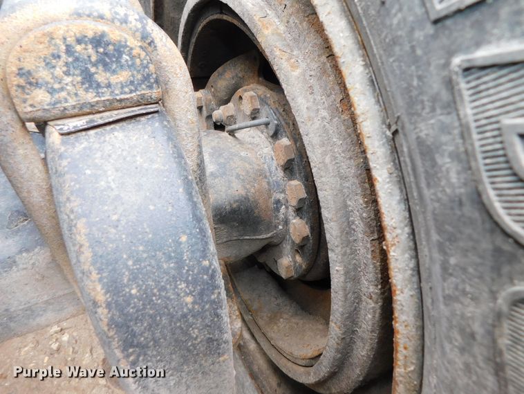 image for item DK8580 2005 International 9900i  semi truck