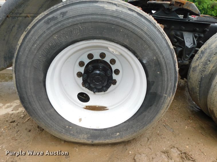 image for item DK8580 2005 International 9900i  semi truck