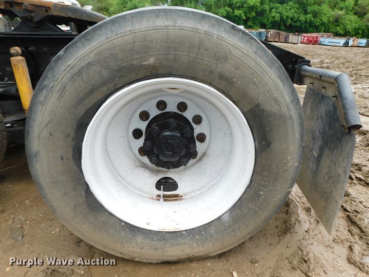 image for item DK8580 2005 International 9900i  semi truck