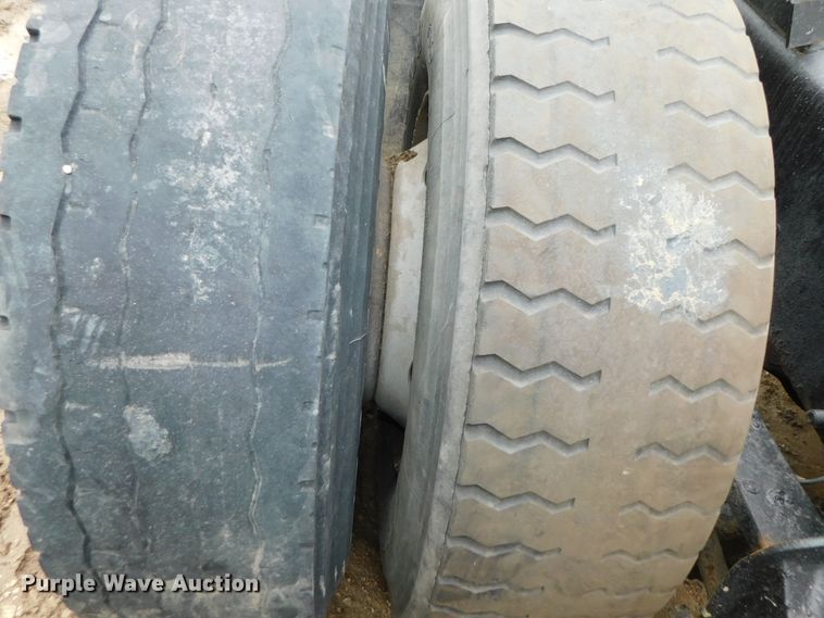 image for item DK8580 2005 International 9900i  semi truck