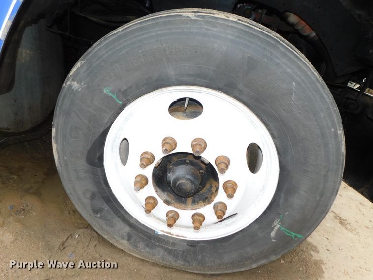 image for item DK8580 2005 International 9900i  semi truck